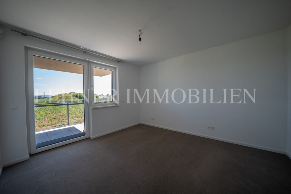 Lehner Immobilien Modernes Eckreihenhaus mit Haus-Charakter und Pool in Feldkirchen bei Graz