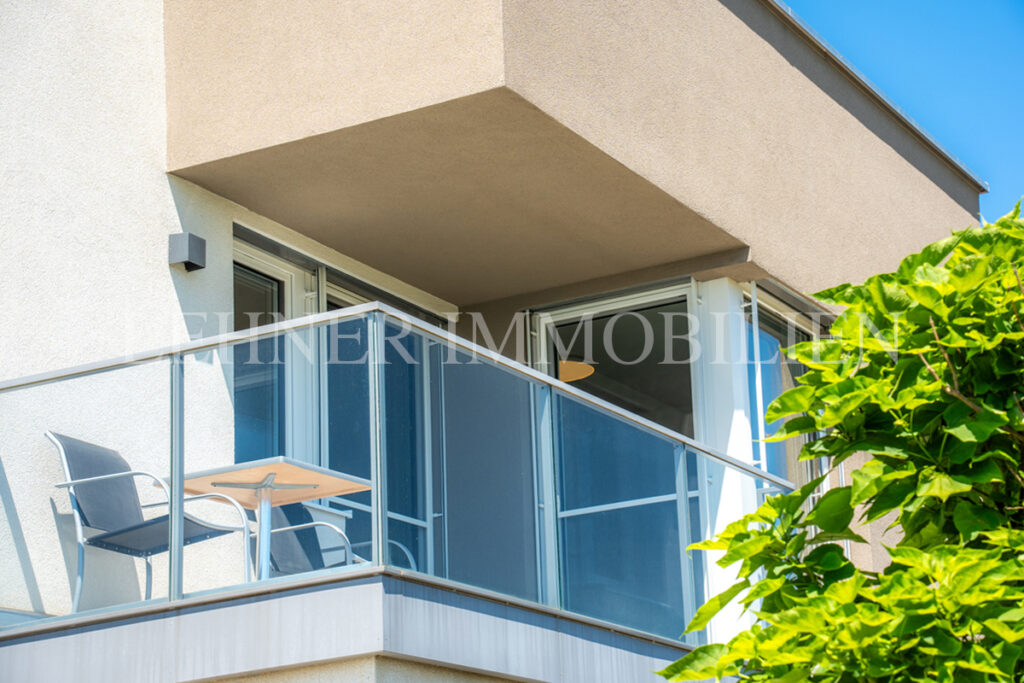 Lehner Immobilien Modernes Eckreihenhaus mit Haus-Charakter und Pool in Feldkirchen bei Graz