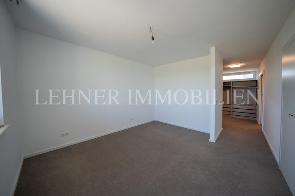 Lehner Immobilien Modernes Eckreihenhaus mit Haus-Charakter und Pool in Feldkirchen bei Graz