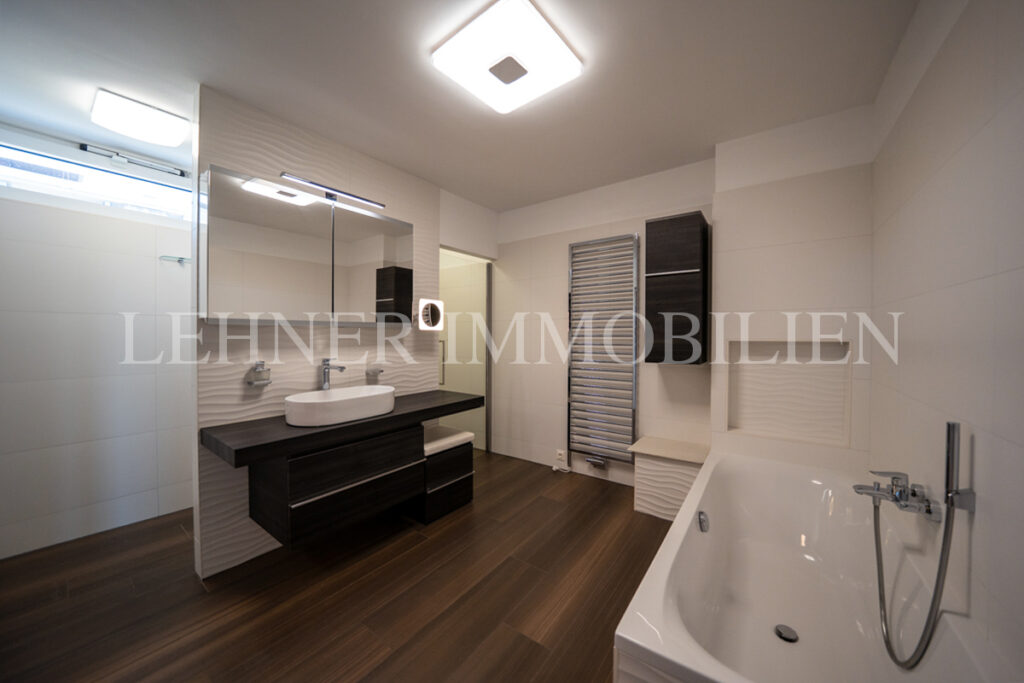 Lehner Immobilien Modernes Eckreihenhaus mit Haus-Charakter und Pool in Feldkirchen bei Graz