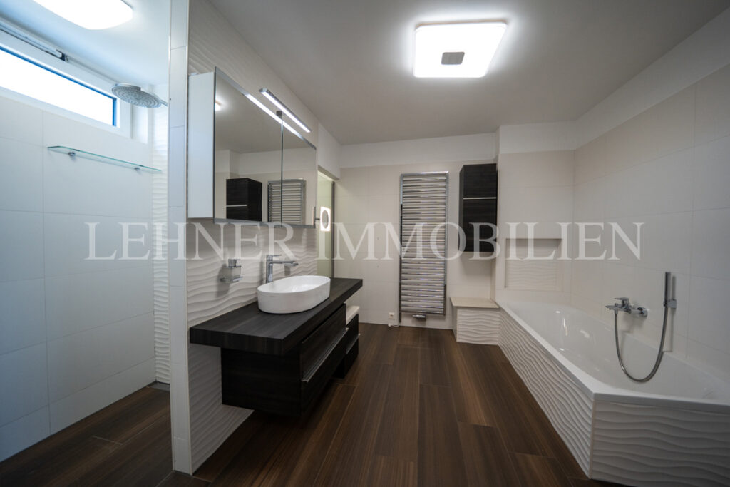 Lehner Immobilien Modernes Eckreihenhaus mit Haus-Charakter und Pool in Feldkirchen bei Graz