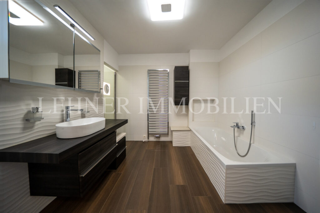 Lehner Immobilien Modernes Eckreihenhaus mit Haus-Charakter und Pool in Feldkirchen bei Graz