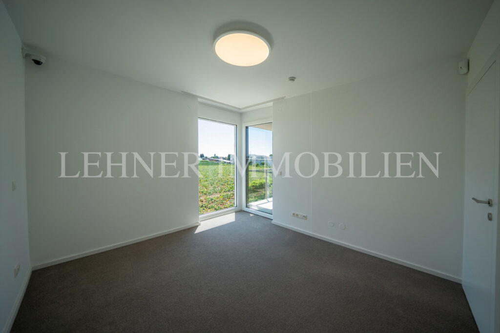 Lehner Immobilien Modernes Eckreihenhaus mit Haus-Charakter und Pool in Feldkirchen bei Graz