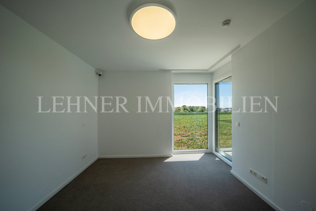 Lehner Immobilien Modernes Eckreihenhaus mit Haus-Charakter und Pool in Feldkirchen bei Graz