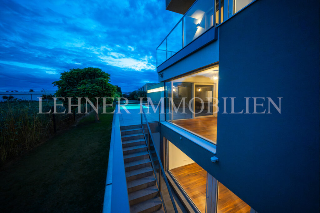 Lehner Immobilien Modernes Eckreihenhaus mit Haus-Charakter und Pool in Feldkirchen bei Graz