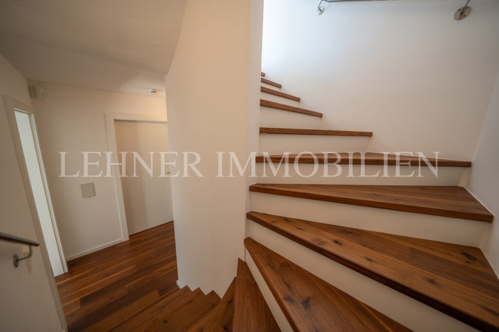 Lehner Immobilien Modernes Eckreihenhaus mit Haus-Charakter und Pool in Feldkirchen bei Graz