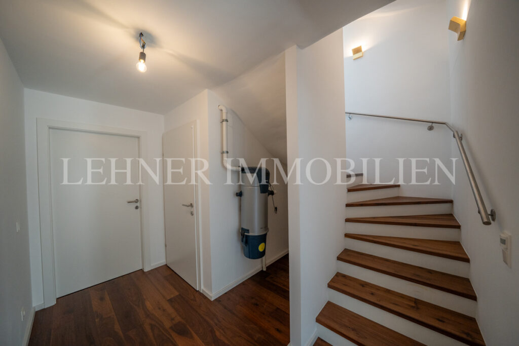 Lehner Immobilien Modernes Eckreihenhaus mit Haus-Charakter und Pool in Feldkirchen bei Graz