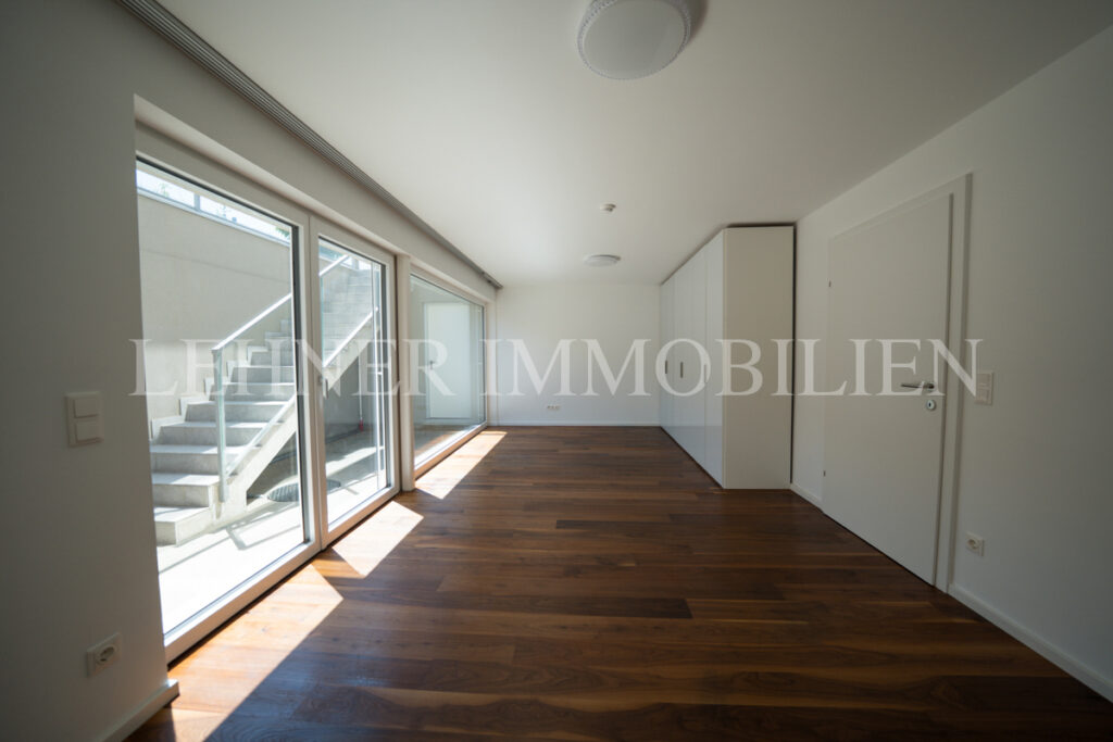 Lehner Immobilien Modernes Eckreihenhaus mit Haus-Charakter und Pool in Feldkirchen bei Graz