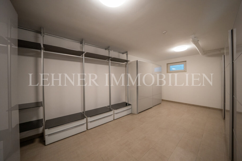 Lehner Immobilien Modernes Eckreihenhaus mit Haus-Charakter und Pool in Feldkirchen bei Graz