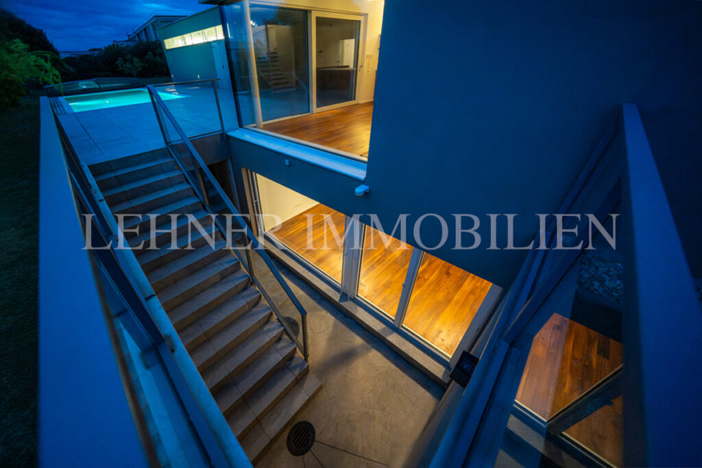 Lehner Immobilien Modernes Eckreihenhaus mit Haus-Charakter und Pool in Feldkirchen bei Graz