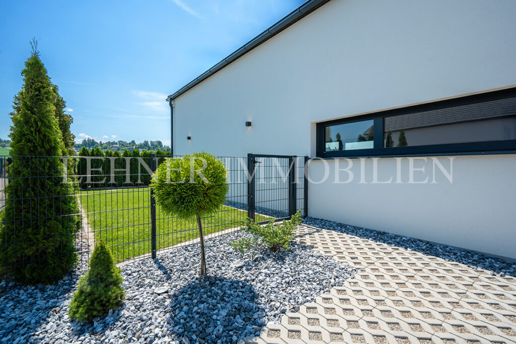 Lehner Immobilien exklusiver Bungalow mit 1.779 Grundfläche und Infinitypool in Dobl