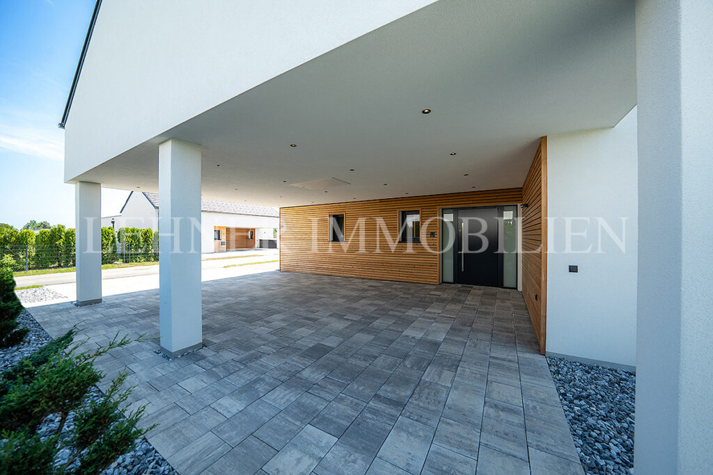 Lehner Immobilien exklusiver Bungalow mit 1.779 Grundfläche und Infinitypool in Dobl