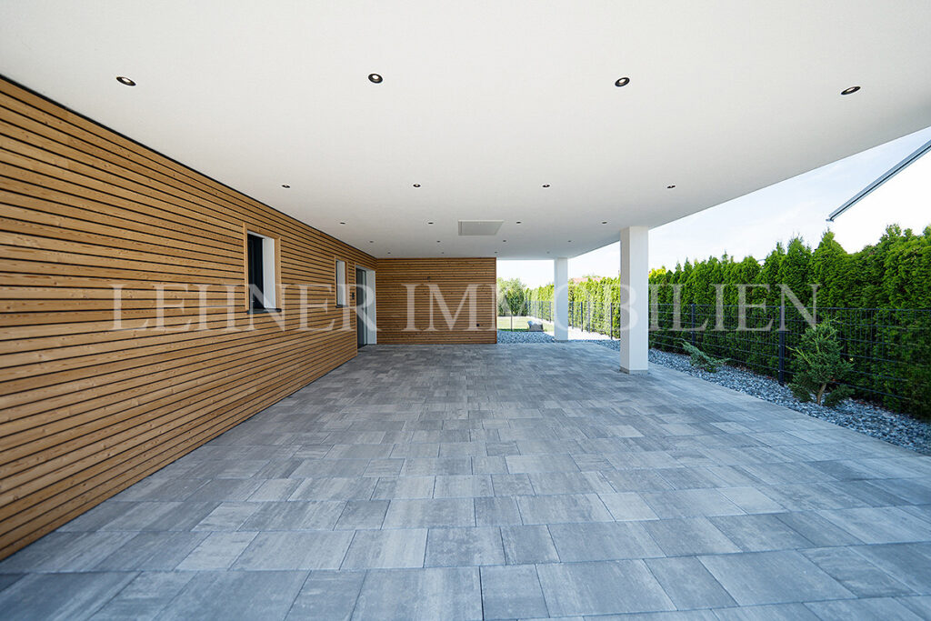 Lehner Immobilien exklusiver Bungalow mit 1.779 Grundfläche und Infinitypool in Dobl