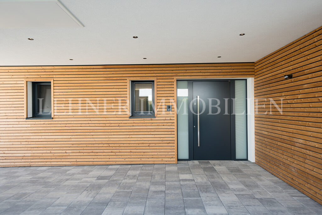 Lehner Immobilien exklusiver Bungalow mit 1.779 Grundfläche und Infinitypool in Dobl