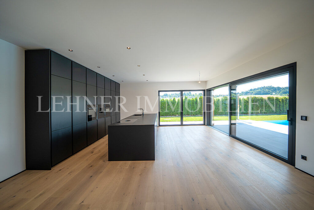 Lehner Immobilien exklusiver Bungalow mit 1.779 Grundfläche und Infinitypool in Dobl