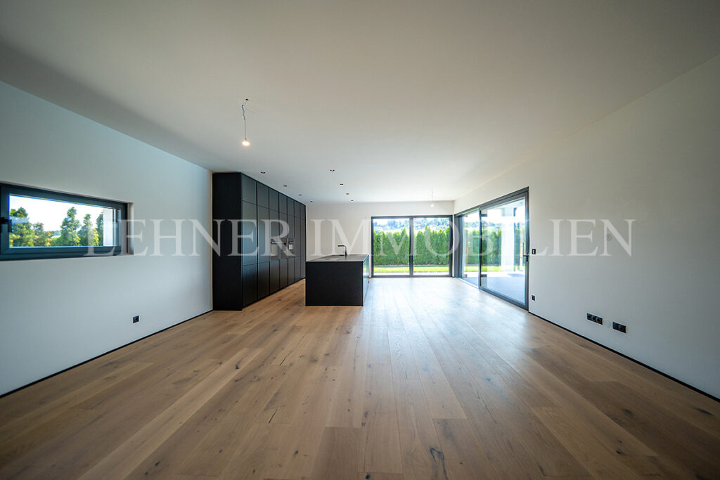 Lehner Immobilien exklusiver Bungalow mit 1.779 Grundfläche und Infinitypool in Dobl