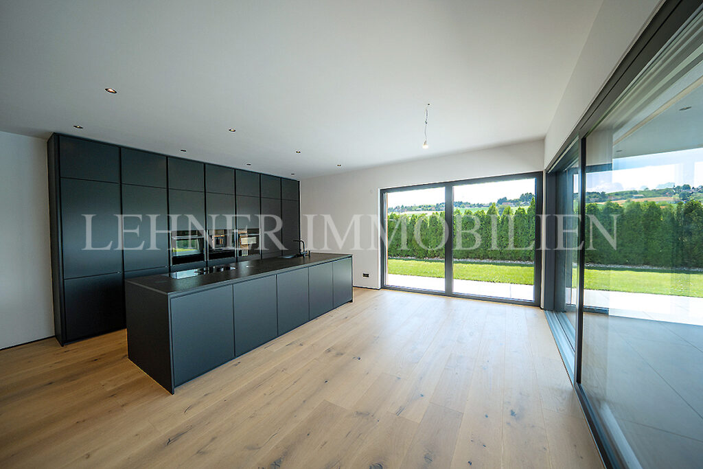 Lehner Immobilien exklusiver Bungalow mit 1.779 Grundfläche und Infinitypool in Dobl