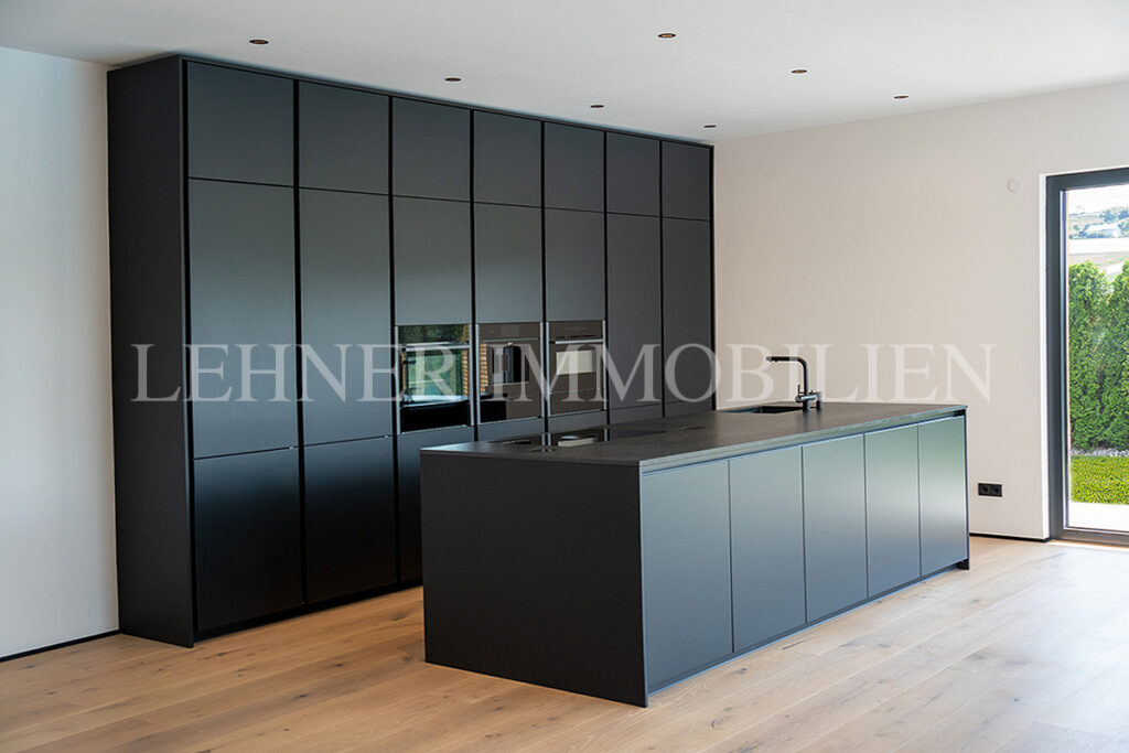 Lehner Immobilien exklusiver Bungalow mit 1.779 Grundfläche und Infinitypool in Dobl