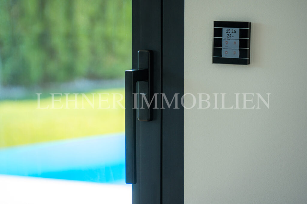 Lehner Immobilien exklusiver Bungalow mit 1.779 Grundfläche und Infinitypool in Dobl