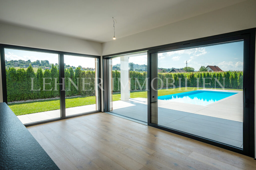 Lehner Immobilien exklusiver Bungalow mit 1.779 Grundfläche und Infinitypool in Dobl