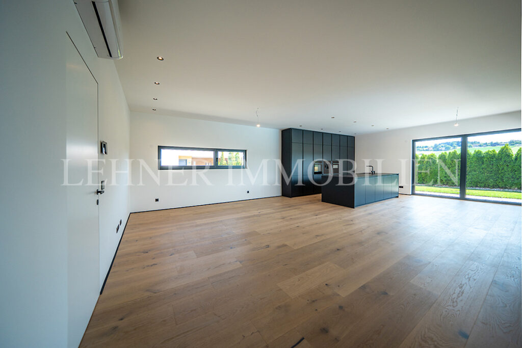 Lehner Immobilien exklusiver Bungalow mit 1.779 Grundfläche und Infinitypool in Dobl