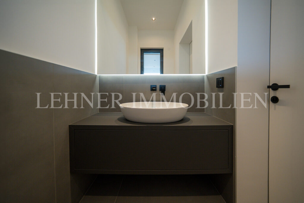 Lehner Immobilien exklusiver Bungalow mit 1.779 Grundfläche und Infinitypool in Dobl