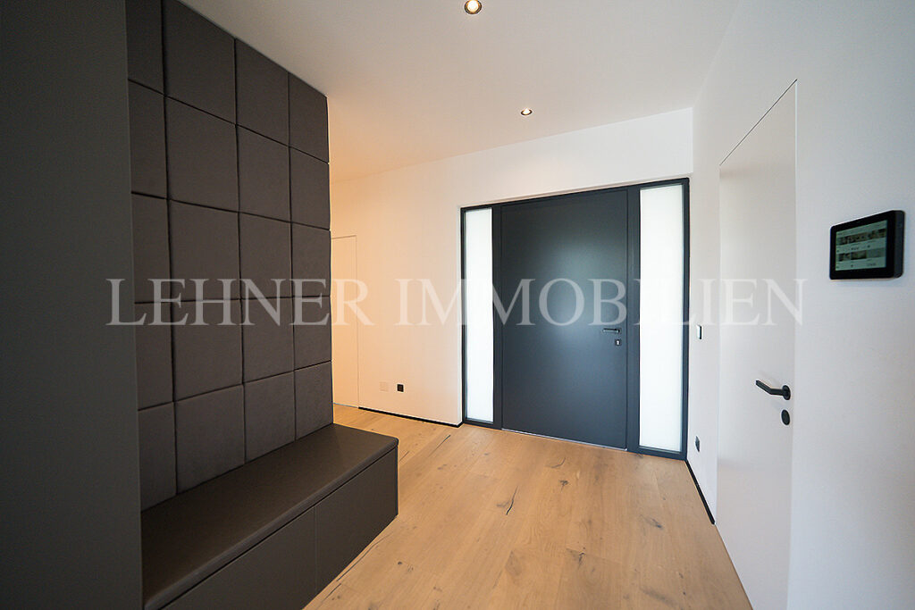 Lehner Immobilien exklusiver Bungalow mit 1.779 Grundfläche und Infinitypool in Dobl