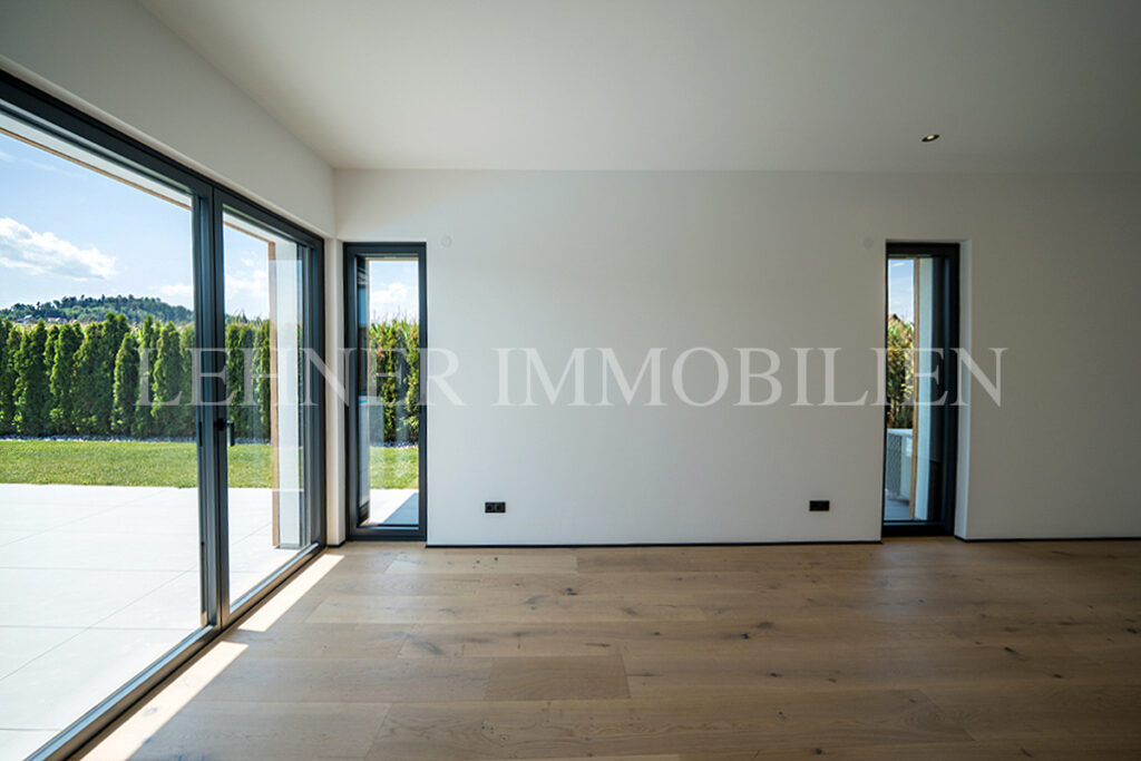 Lehner Immobilien exklusiver Bungalow mit 1.779 Grundfläche und Infinitypool in Dobl