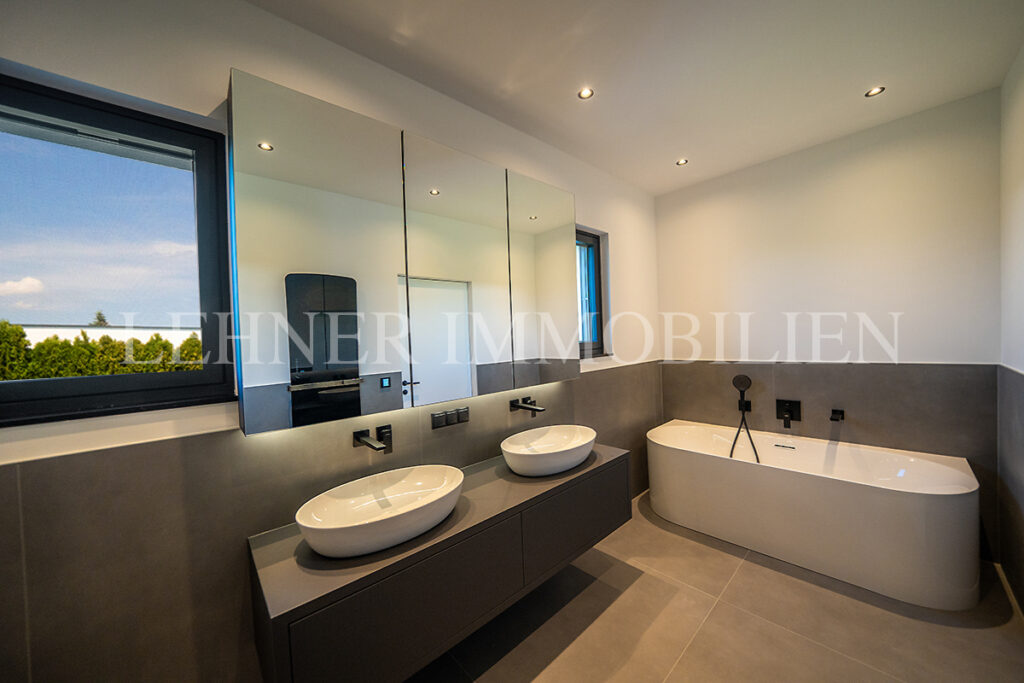 Lehner Immobilien exklusiver Bungalow mit 1.779 Grundfläche und Infinitypool in Dobl