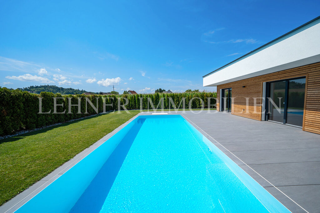 Lehner Immobilien exklusiver Bungalow mit 1.779 Grundfläche und Infinitypool in Dobl