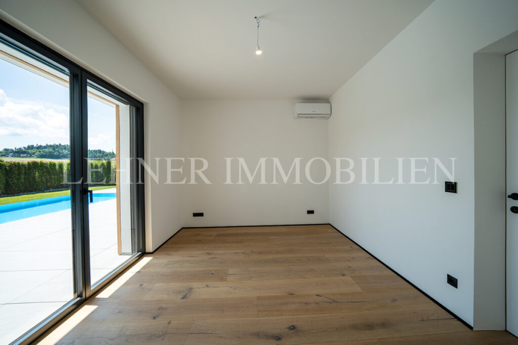 Lehner Immobilien exklusiver Bungalow mit 1.779 Grundfläche und Infinitypool in Dobl