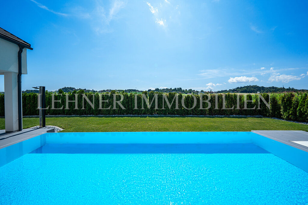 Lehner Immobilien exklusiver Bungalow mit 1.779 Grundfläche und Infinitypool in Dobl