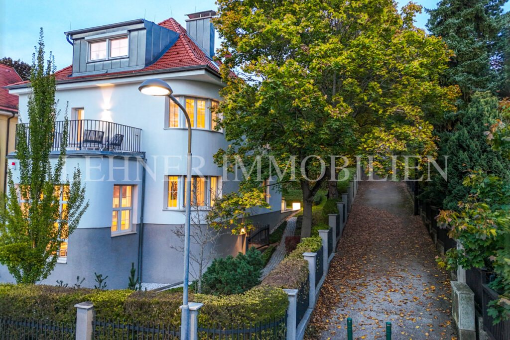 Lehner Immobilien luxuriöse Villa am Künigelberg, in bester Hietzinger Lage, Wien