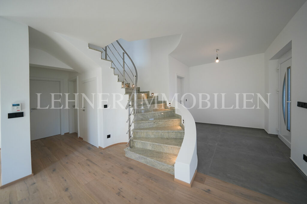 Lehner Immobilien schönes Einfamilienhaus mit 7 Zimmern in Kalsdorf bei Graz