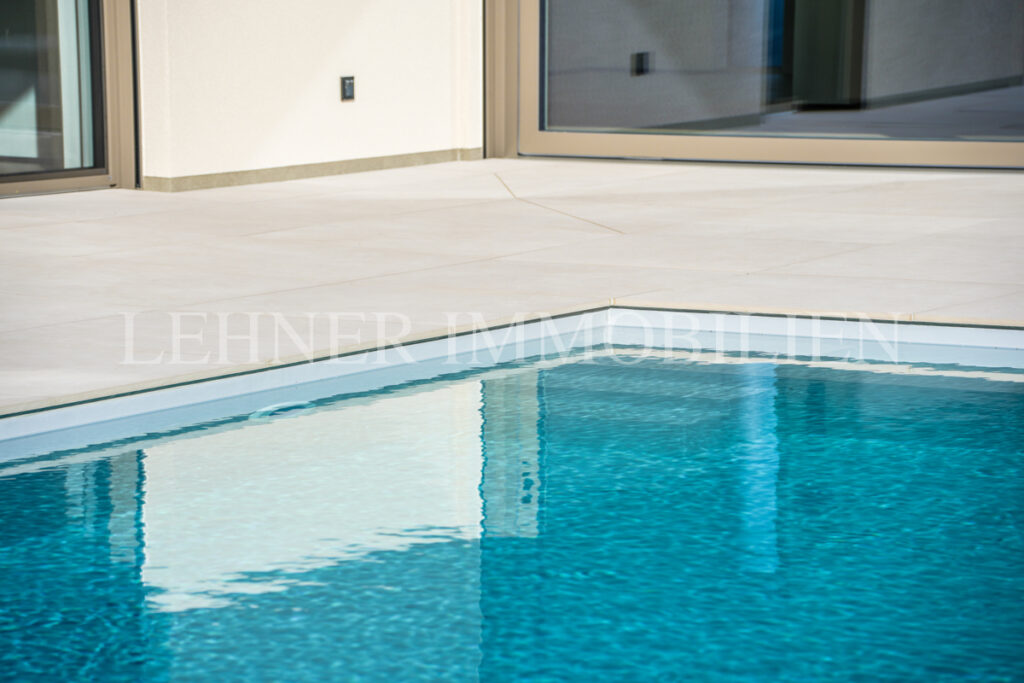 Lehner Immobilien Hochwertiger und exklusiver Bungalow mit Swimmingpool in Wundschuh