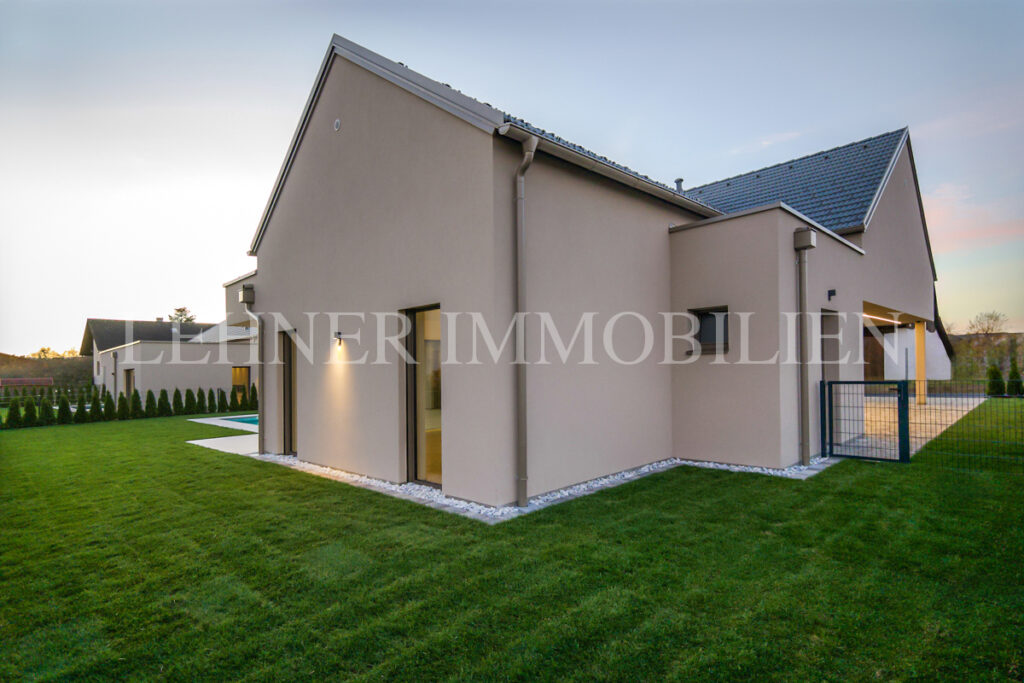Lehner Immobilien Hochwertiger und exklusiver Bungalow mit Swimmingpool in Wundschuh