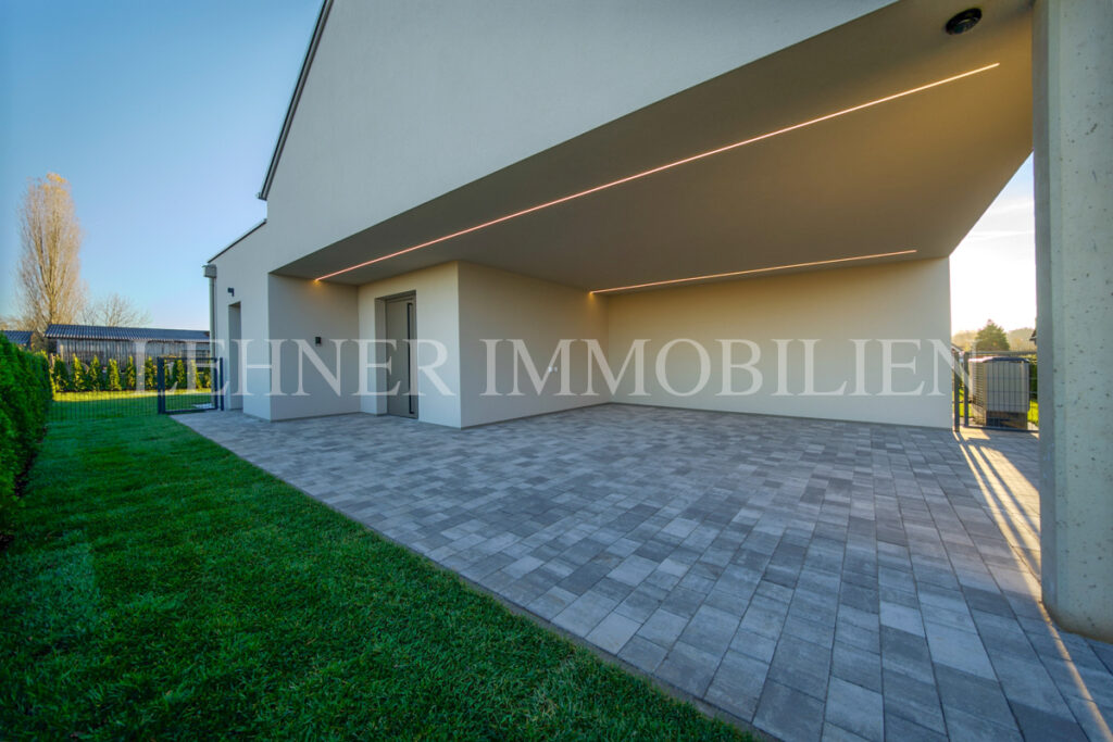 Lehner Immobilien Hochwertiger und exklusiver Bungalow mit Swimmingpool in Wundschuh