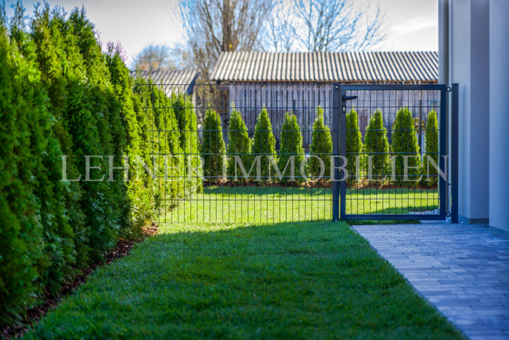 Lehner Immobilien Hochwertiger und exklusiver Bungalow mit Swimmingpool in Wundschuh