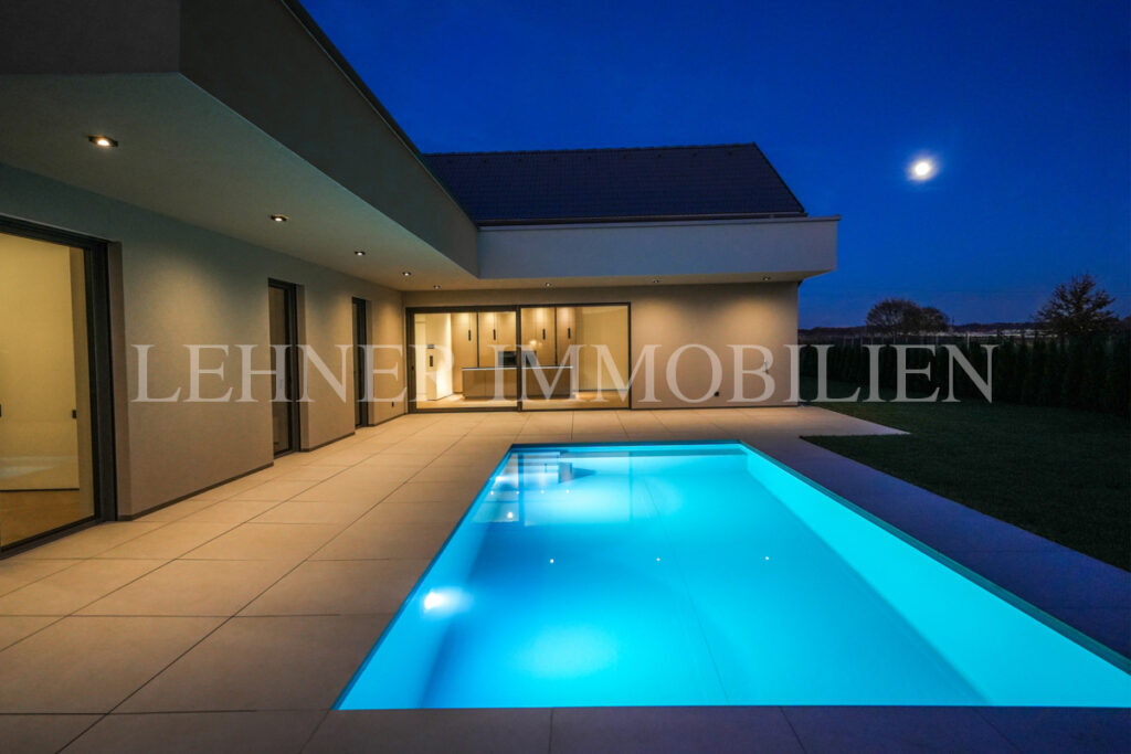 Lehner Immobilien Hochwertiger und exklusiver Bungalow mit Swimmingpool in Wundschuh