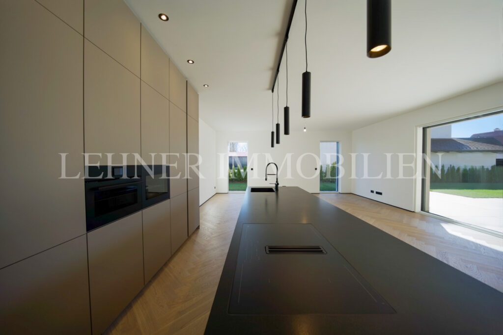 Lehner Immobilien Hochwertiger und exklusiver Bungalow mit Swimmingpool in Wundschuh