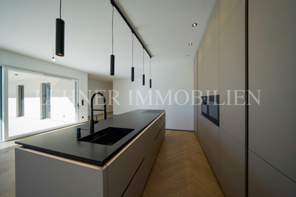 Lehner Immobilien Hochwertiger und exklusiver Bungalow mit Swimmingpool in Wundschuh