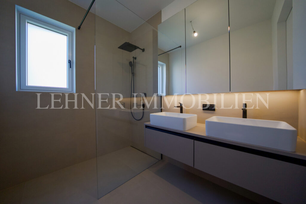 Lehner Immobilien Hochwertiger und exklusiver Bungalow mit Swimmingpool in Wundschuh