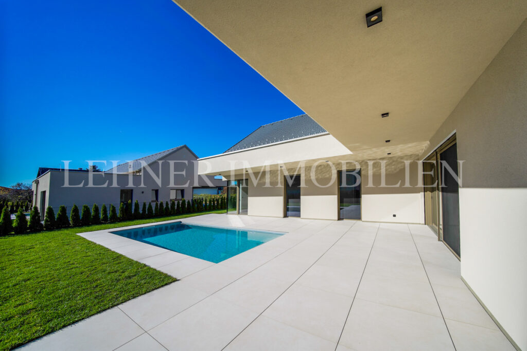 Lehner Immobilien Hochwertiger und exklusiver Bungalow mit Swimmingpool in Wundschuh