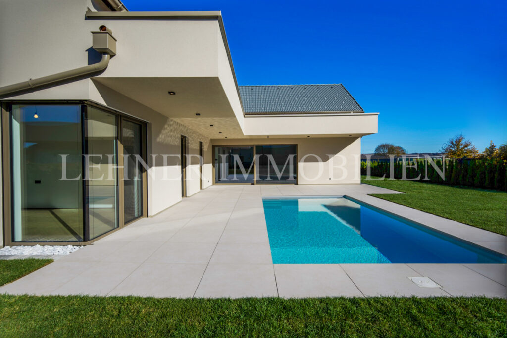 Lehner Immobilien Hochwertiger und exklusiver Bungalow mit Swimmingpool in Wundschuh