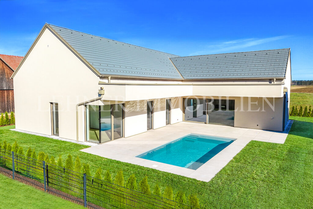 Lehner Immobilien Hochwertiger und exklusiver Bungalow mit Swimmingpool in Wundschuh