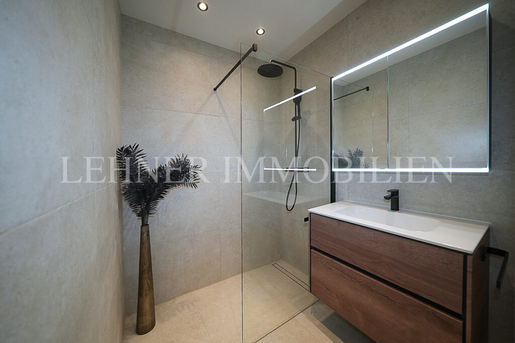 Lehner Immobilien, Sanierte moderne Wohnung an der Murpromenade in Graz-Geidorf