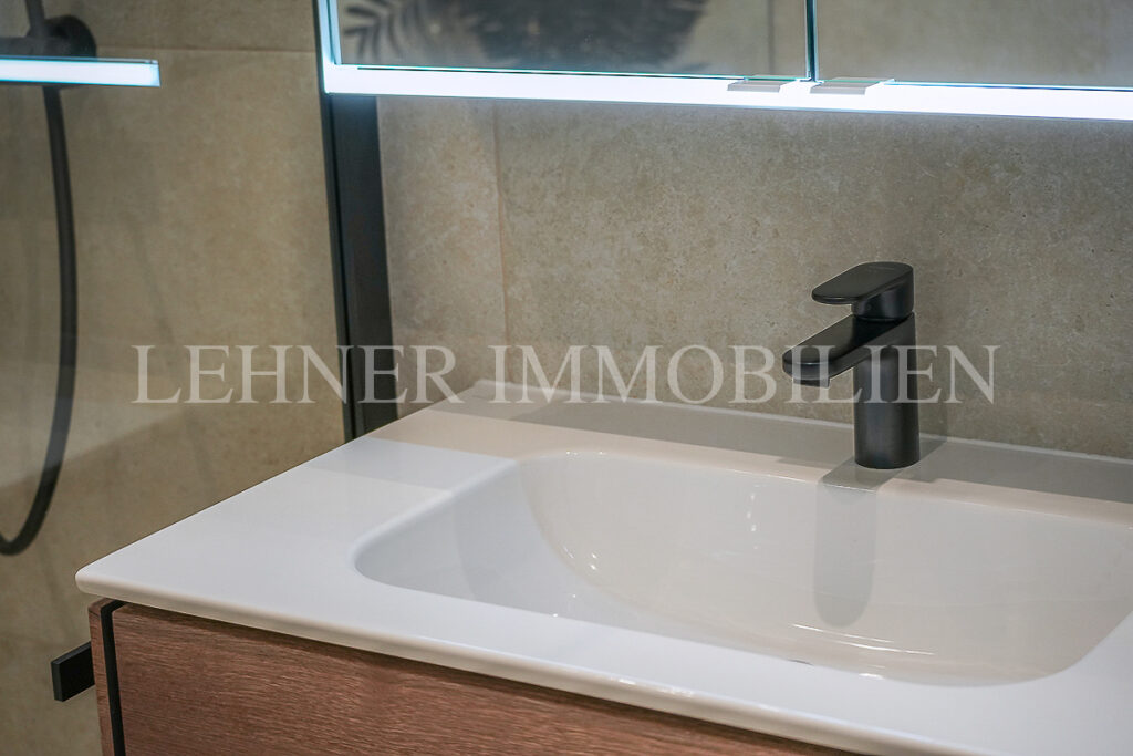 Lehner Immobilien, Sanierte moderne Wohnung an der Murpromenade in Graz-Geidorf