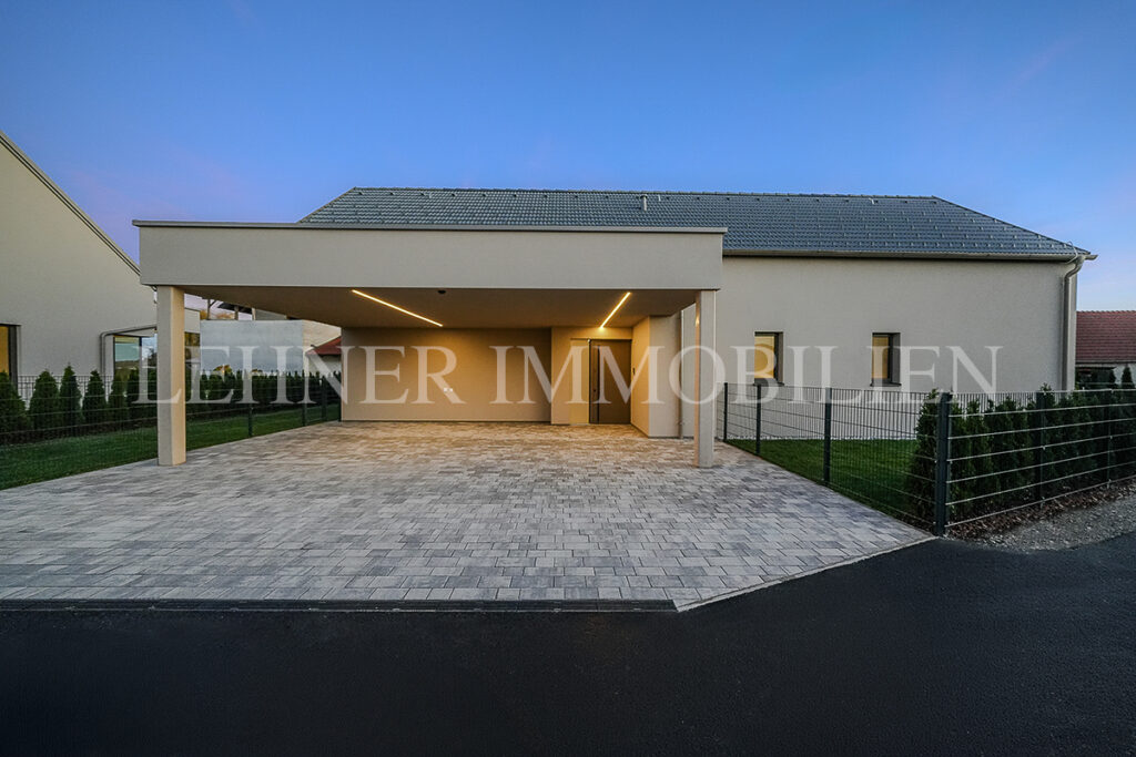 Lehner Immobilien Hochwertiger und exklusiver Bungalow mit Swimmingpool in Wundschuh