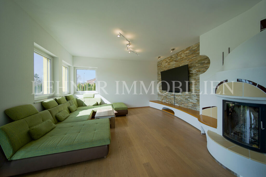 Lehner Immobilien grosszügiges Anwesen mit herrlichem Blick auf die Koralpen in Lieboch