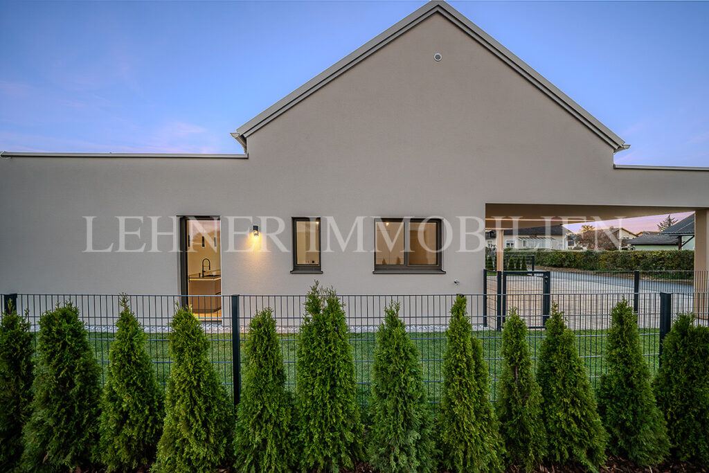 Lehner Immobilien Hochwertiger und exklusiver Bungalow mit Swimmingpool in Wundschuh